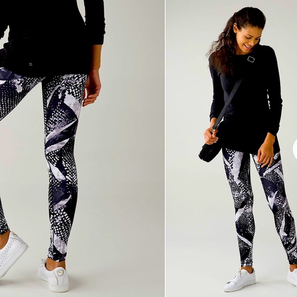 lululemon athletica Pants - Lululemon Wunder Under Crop III Static Mist